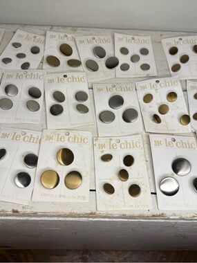 chic Metal Button Mix in Silver and Gold Tones